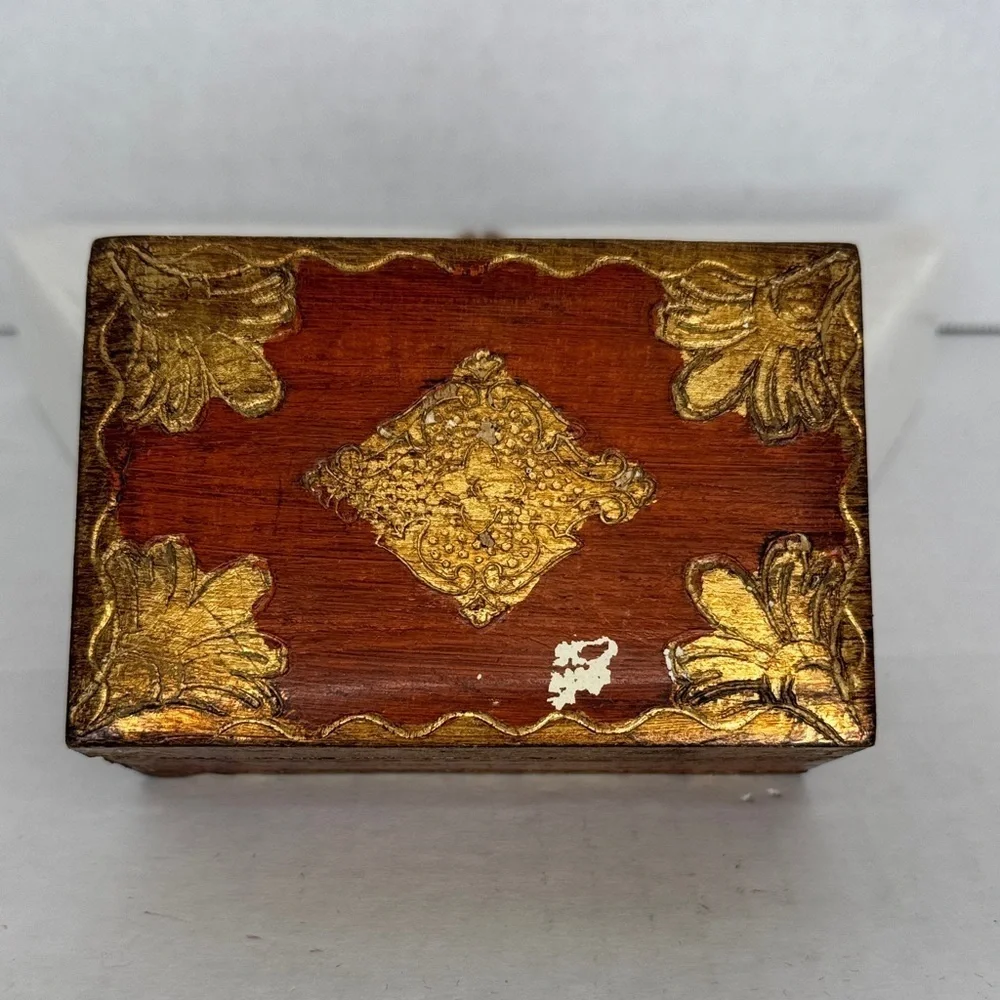 Vintage Florentine Italian Hand Painted Gold Gilt Velvet Lined Wood Trinket Box